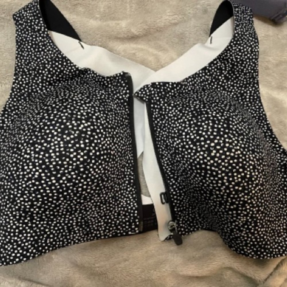 Lululemon enlite bra size 36D front zip